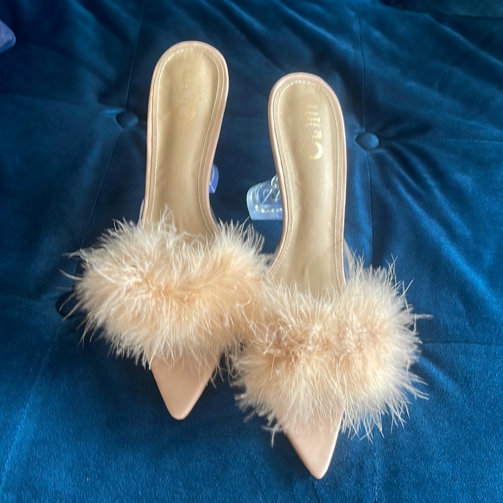 Tan feathered heels size 9